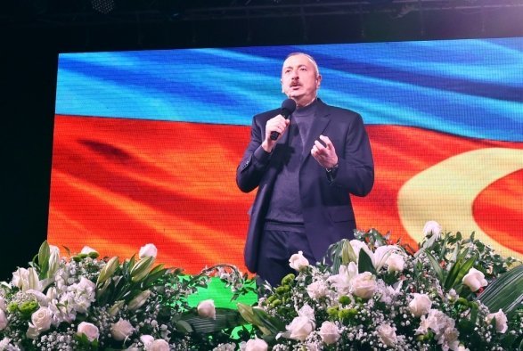 Prezident İlham Əliyev ailə üzvləri ilə birlikdə konsertdə - FOTOLAR