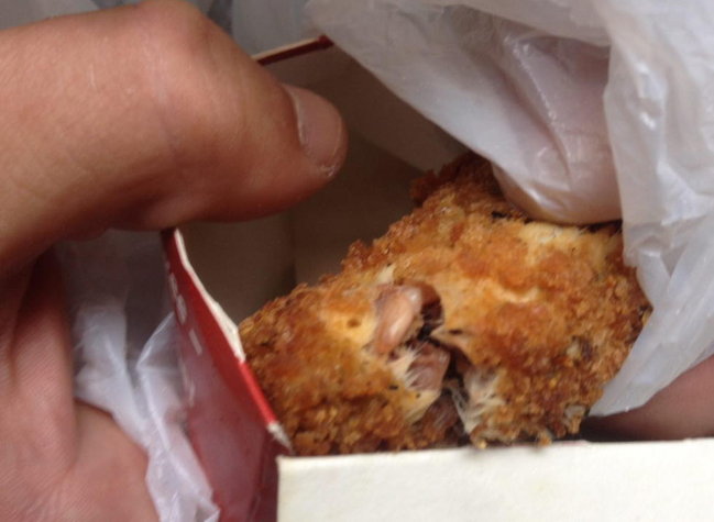 Böyük qalmaqal: KFC restoranında qızardılmış siçan satıldı - FOTO