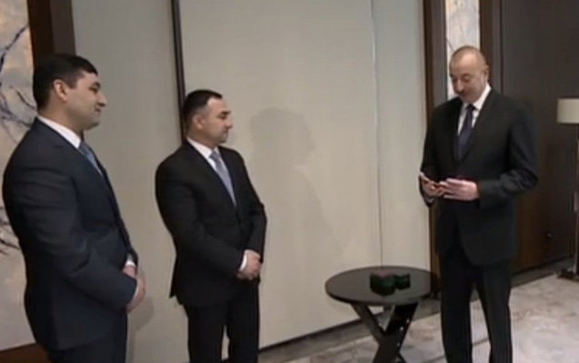 Prezident və xanımı bir ailəni xilas edən qardaşlarla görüşdü - Təltif etdi - VİDEO