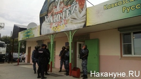 Fazil Əliyevin kriminal ünsürlərin məskəninə çevrilmiş kafesi sökülür - FOTOLAR