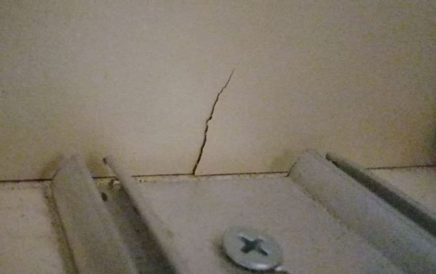 "Dellora"dan fırıldaq: "2600 ödədik, ancaq bizə köhnə mebel satdılar"