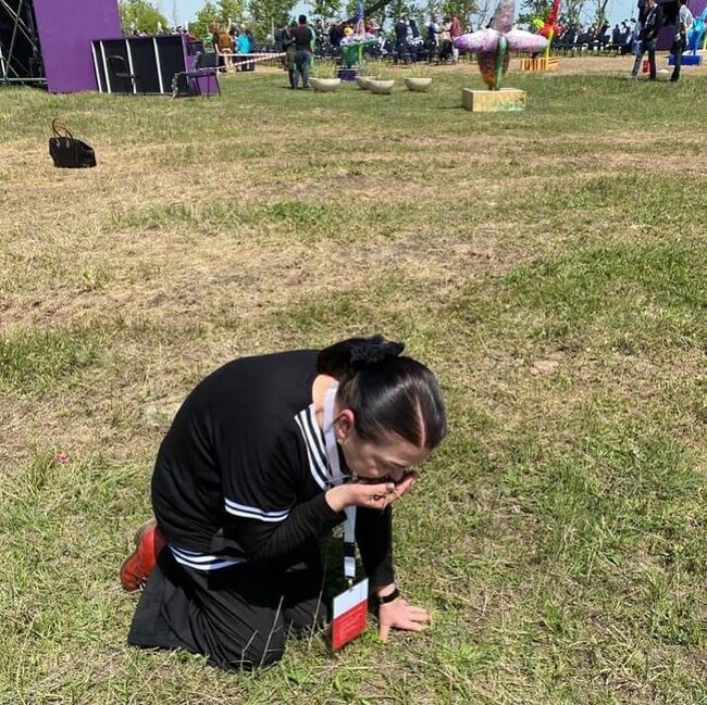 Şuşaya çatan kimi torpağı öpdü - FOTOLAR