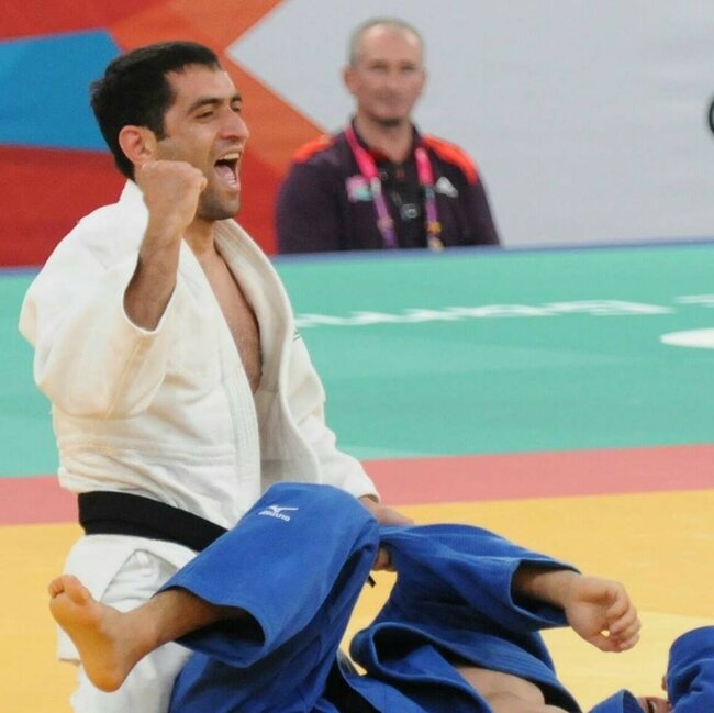 Prezident mükafatçısından onu görməzdən gələnlərə reaksiya: "Onların "day-dayları" var"