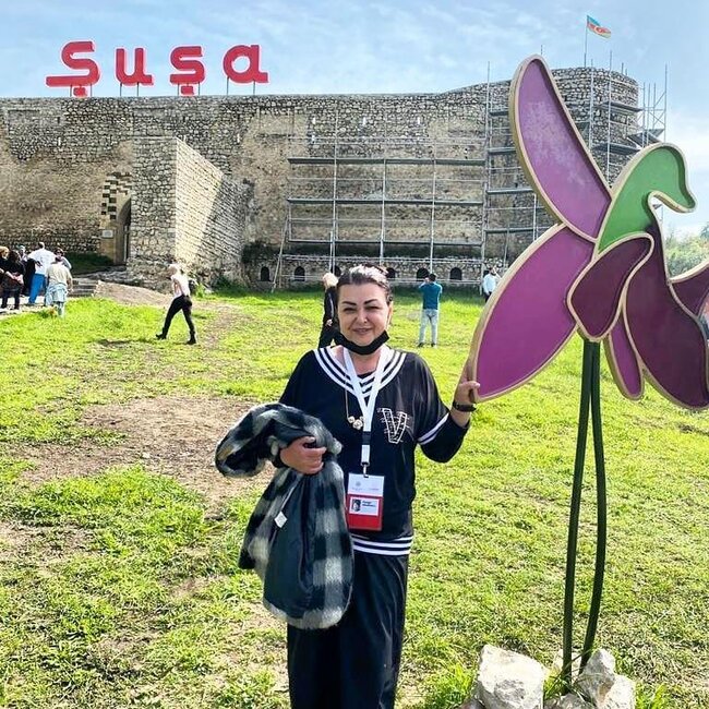 Şuşaya çatan kimi torpağı öpdü - FOTOLAR