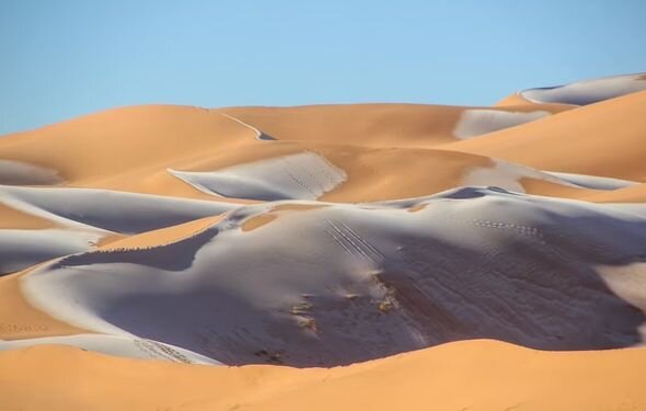 Sahara səhrasına qar yağdı - FOTO