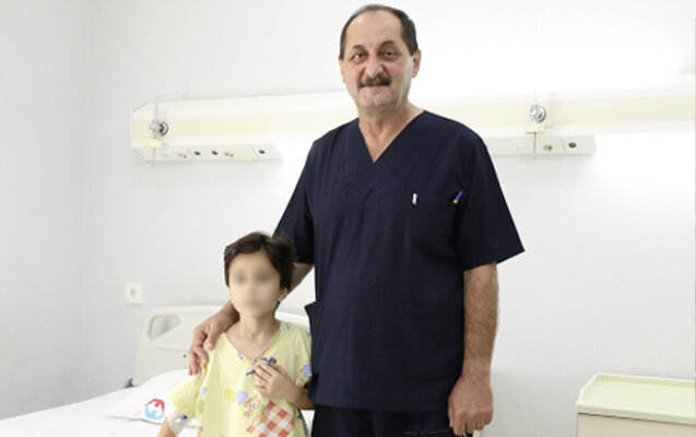 Ürəkbulanmadan şikayətlənirdi, mədəsindən saç kütləsi çıxarıldı - Foto