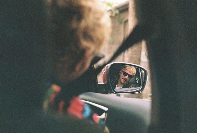 Saçlarını sarıya boyadı - FOTOLAR