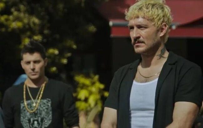 Saçlarını sarıya boyadı - FOTOLAR