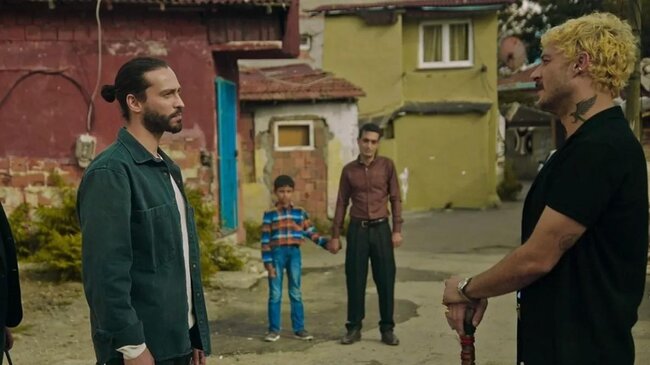 Saçlarını sarıya boyadı - FOTOLAR