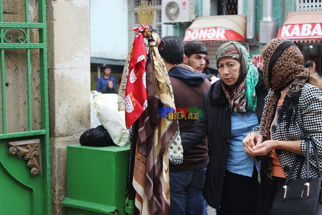 AŞURA GÜNÜ OLANLAR: Gizli zəncir vuranlar, dilənçilər ... VİDEO+FOTO