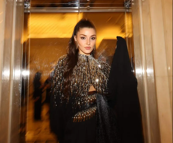 Hande Erçel yenə gündəmdədir: Bu dəfə "Kızılcık Şerbeti"ndəki aktrisaya oxşatdılar - FOTOLAR