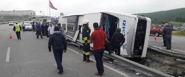Sərnişin avtobusu qəza törətdi: 13 ölü, 17 yaralı - İRANDA