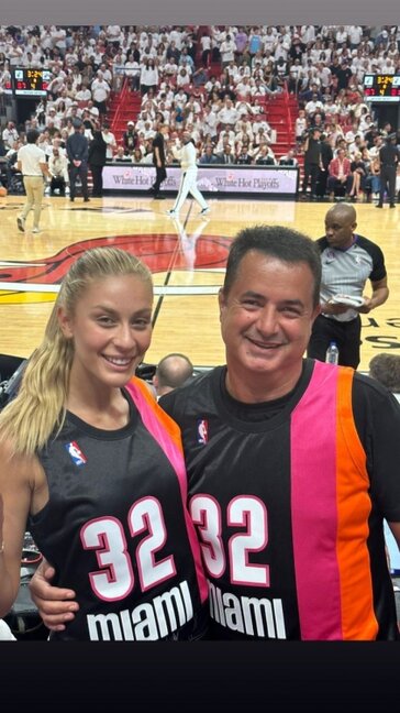 Acun Ilıcalı 3 ildən sonra sevgilisi ilə fotosunu paylaşdı