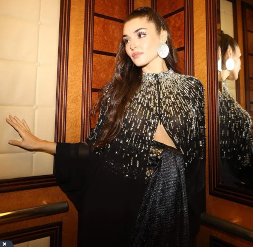 Hande Erçel yenə gündəmdədir: Bu dəfə "Kızılcık Şerbeti"ndəki aktrisaya oxşatdılar - FOTOLAR
