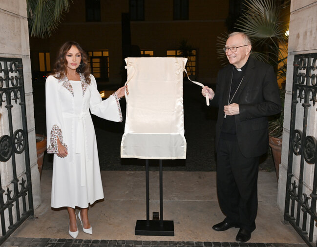 Mehriban Əliyeva səfirliyin inzibati ofisinin açılışında - Fotolar