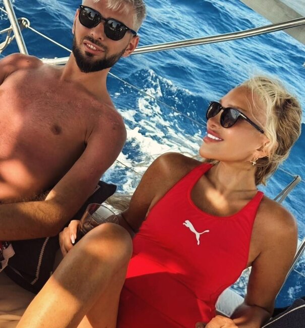 Seren Serengil azərbaycanlı gənclə yaxtada belə görüntüləndi - Fotolar