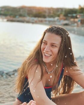 Seranay Sarıkaya SÜKUTU POZDU - FOTO