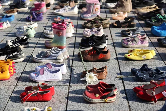 Fələstində həyatını itirənlərin xatirəsinə 2 min ayaqqabı qoyuldu - FOTOLAR