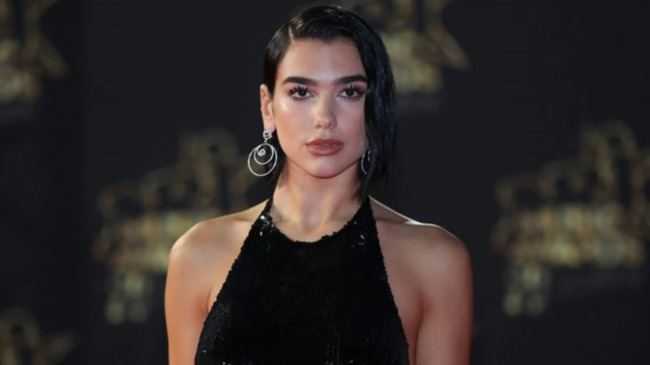 Dua Lipa hamıya telefon nömrəsini yazdı - FOTOLAR