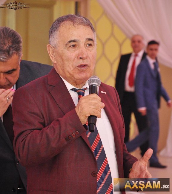 Xalq artistinin oğlu öz toyuna "Pobeda" ilə gəldi - FOTOLAR