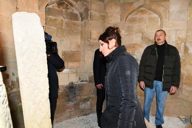 Prezident və birinci xanım Şahxəndan türbəsində - Fotolar