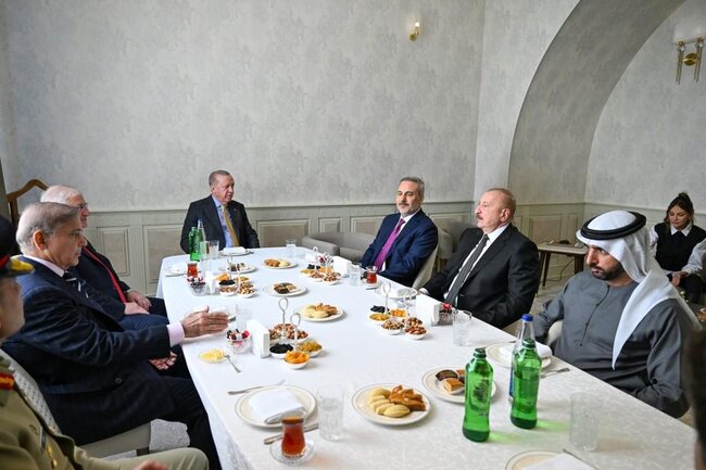 Prezidentlə ailəsinin paraddan YENİ FOTOLARI