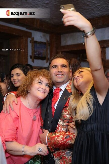 Elza Seyidcahanın ad günündə baş verənlər - FOTOLAR