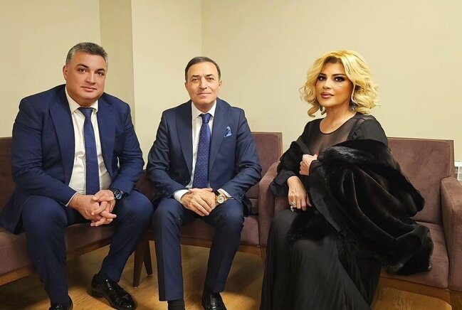 Mətanət İsgəndərli onların da üzünə fotoşop etdi