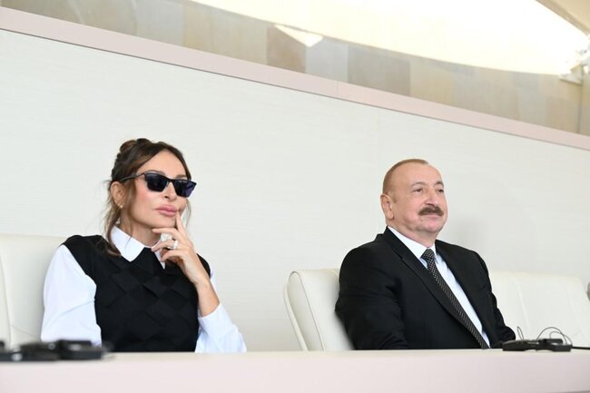 Prezidentlə ailəsinin paraddan YENİ FOTOLARI