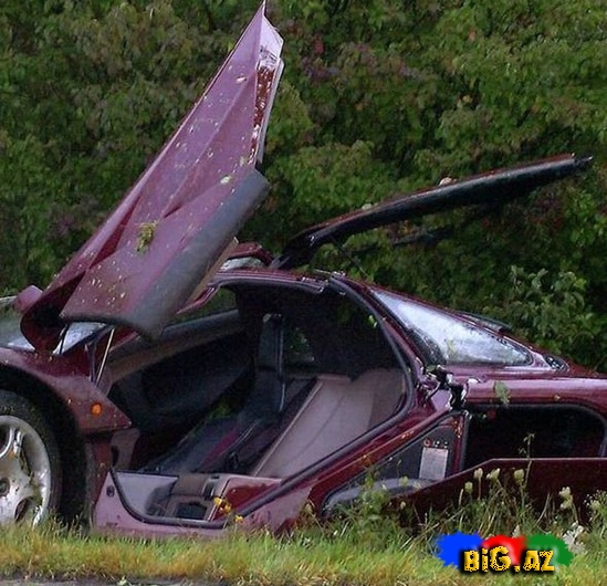 "Mister Bin" yanan maşınını 8 milyona satdı- FOTO