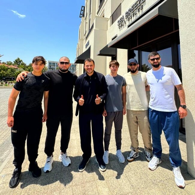 Prezidentin nəvələri Dana Uayt və Həbib Nurməhəmmədovla bir arada