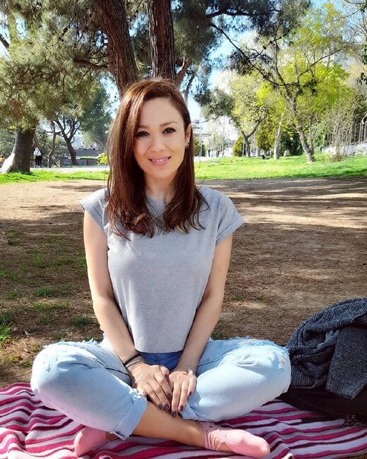 Türkiyəli aktrisa 15-ci mərtəbədən yıxılıb öldü - FOTO