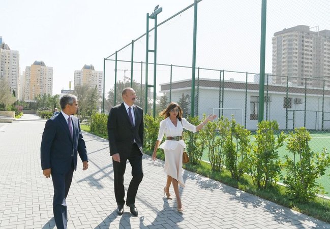 Prezident və xanımı yeni açılan park kompleksində - Fotolar
