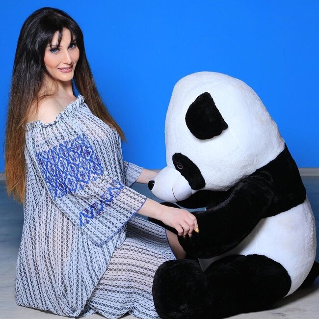 Çimnazın oyuncaq panda ilə pozu müzakirə yaratdı - FOTOLAR