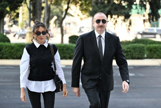 Prezidentlə ailəsinin paraddan YENİ FOTOLARI