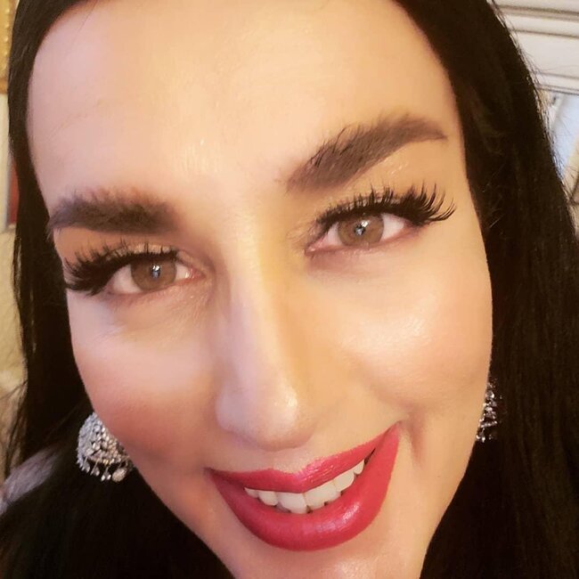 Qaşlarını dəyişən Elzanı Monika Belluççiyə oxşatdılar - Fotolar