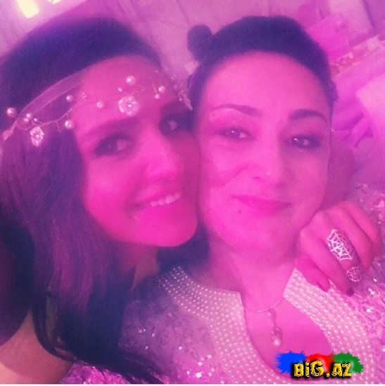 Günel anası ilə toyda - FOTO