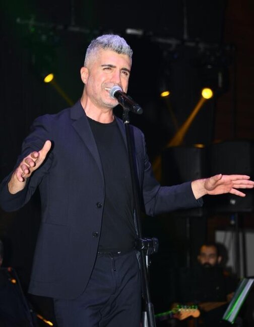 Özcan Dəniz qadınların hücumuna məruz qalıb - Fotolar