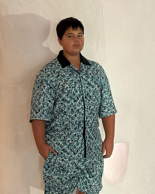 Emin əkizlərinin arxiv fotolarını paylaşdı