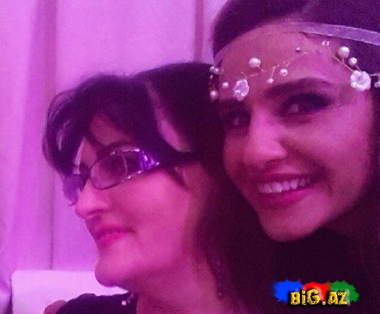 Günel anası ilə toyda - FOTO