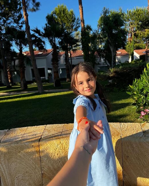 Safurə övladları ilə belə dincəlir - Fotolar