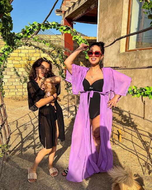 Təranə çimərlik geyimində fotolar paylaşdı