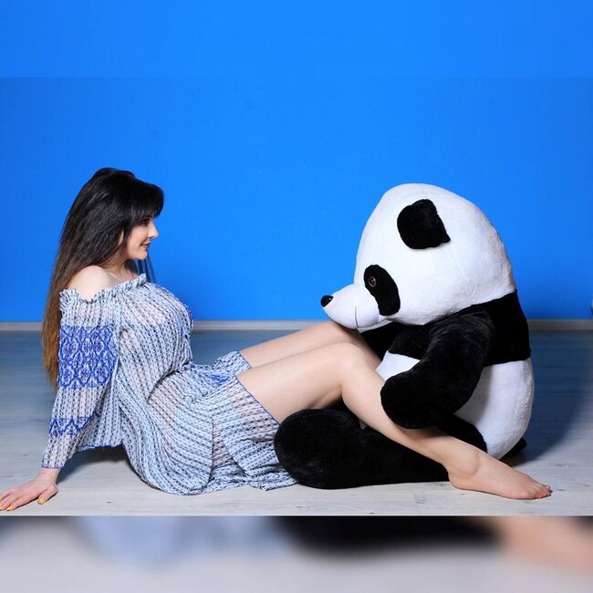 Çimnazın oyuncaq panda ilə pozu müzakirə yaratdı - FOTOLAR