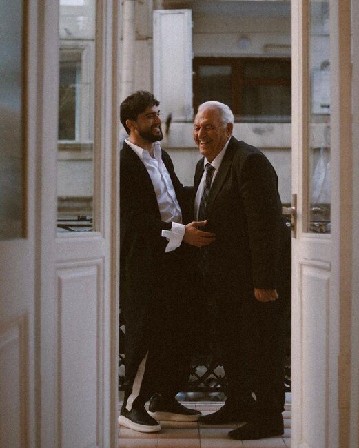 Coninin Bakıda babası və nənəsi ilə çəkdirdiyi səmimi - Fotoları