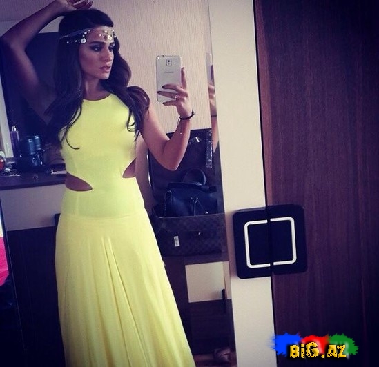 Günel anası ilə toyda - FOTO