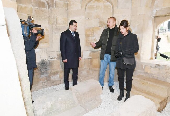 Prezident və birinci xanım Şahxəndan türbəsində - Fotolar
