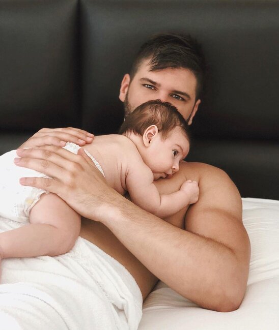 3,5 aylıq oğlu ilə seriala çəkildi - FOTOLAR