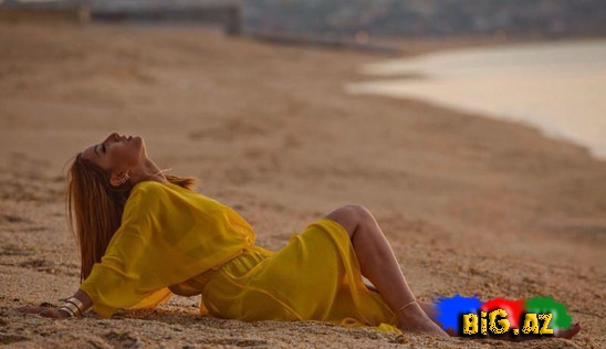 Günay çimərlikdəki obrazı klipində təkrarlayacaq