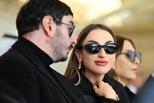 Prezidentlə ailəsinin paraddan YENİ FOTOLARI