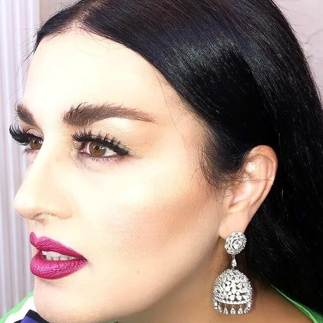 Qaşlarını dəyişən Elzanı Monika Belluççiyə oxşatdılar - Fotolar